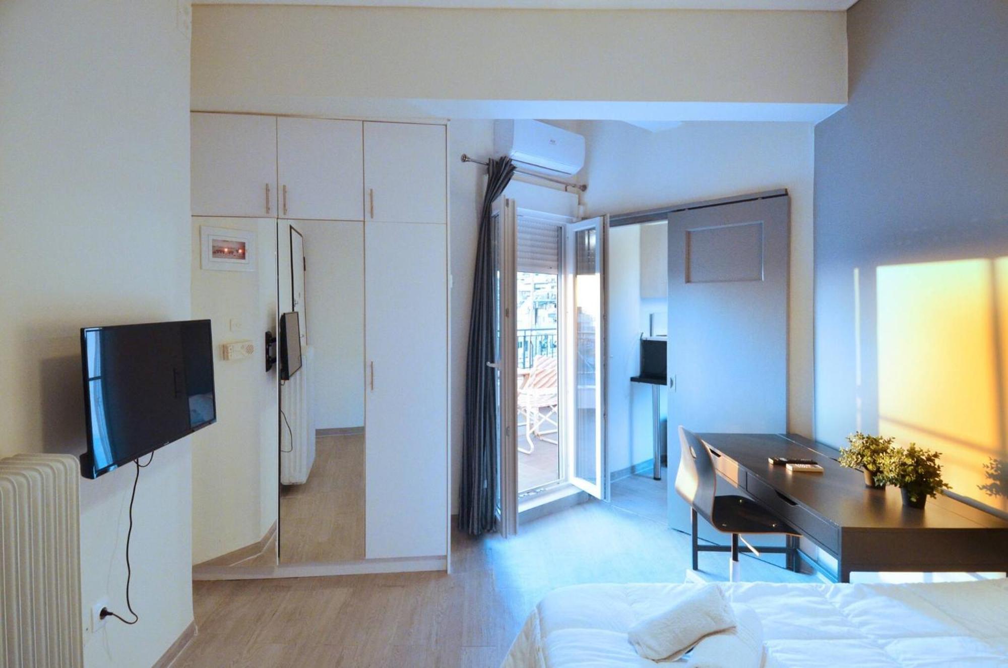 Appartamento A Minimal Retire At Kypseli With An Amazing View Atene Esterno foto